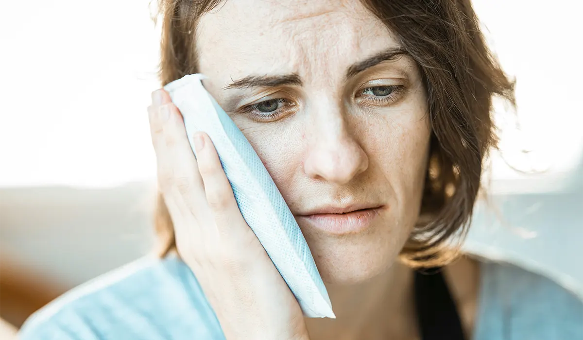 women suffering toothach